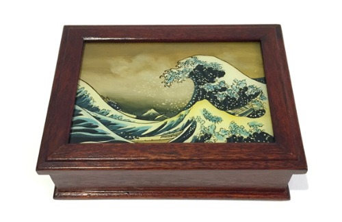 Japan vtg Katsushika Hokusai &quot;big wave&quot; wood box.