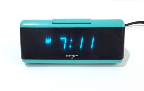 80s SEIKO 에메랄드 그린 digital flip-clock.
