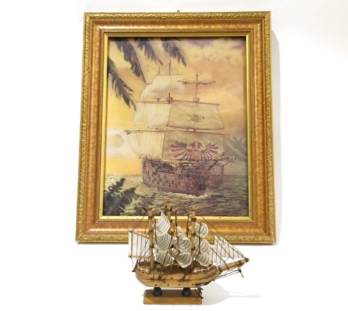 Antique “Sail Boat” hologram wood frame(홀로그램 범선 액자).