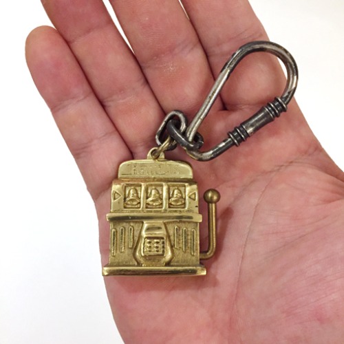 [U.S.A]90s Harrahs Las Vegas hotel “Slot Machine” brass key-holder.