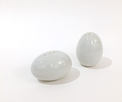[U.S.A]80s egg ceramic 도자기 salt &amp; pepper shaker set(계란 모양 양념통).