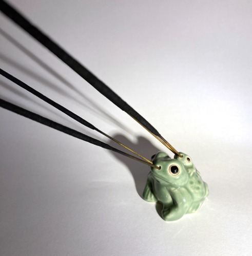 [JAPAN]70s frog 새끼 업은 엄마 개구리 ceramic incense holder.