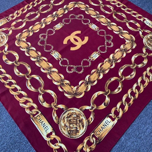 [FRANCE]90s CHANEL gold chain printed silk scarf.