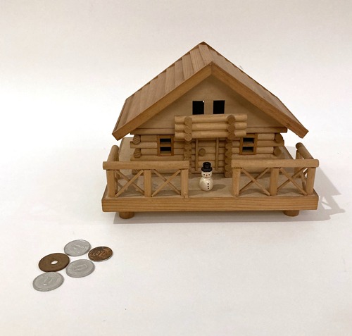 [JAPAN]80s hand-made “wood house 통나무집” piggy bank(저금통).